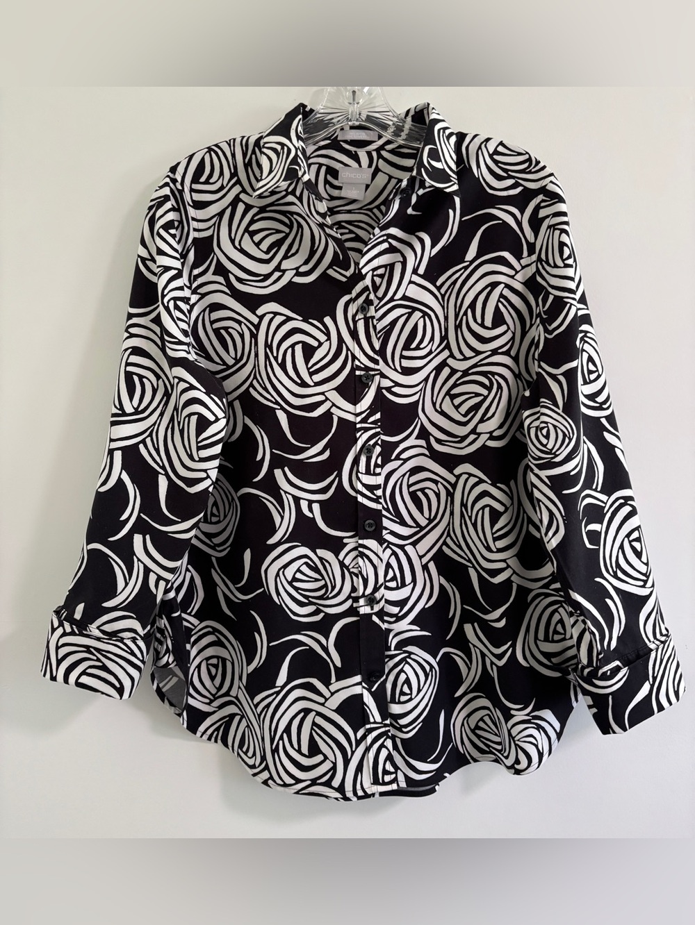 Chico's Black and White Geometric Print Button Front Top Size Large SKU 26